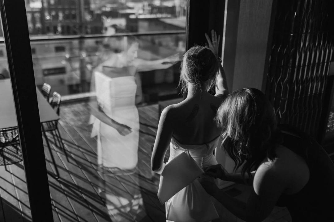 Derek & Sarah — Vantage Rooftop · Downtown photo 11