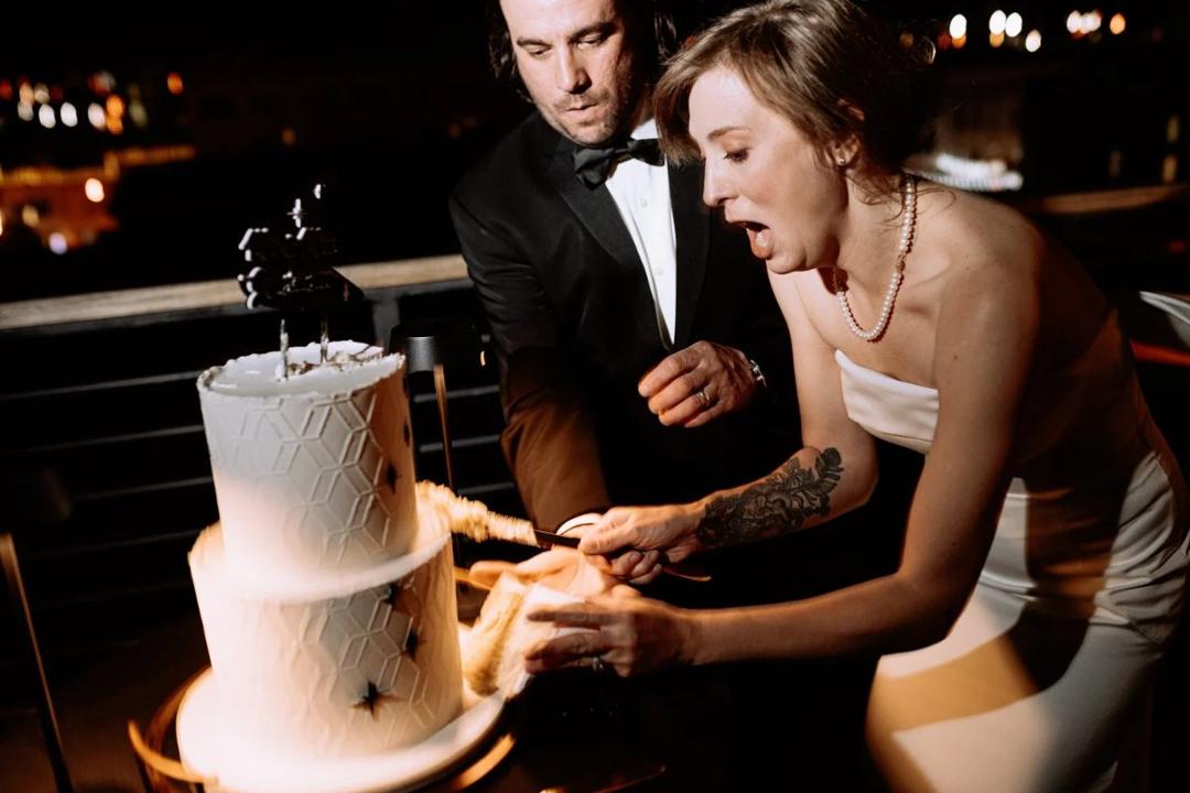 Derek & Sarah — Vantage Rooftop · Downtown photo 46