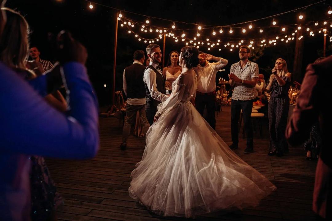 Volodymyr & Julia — A timeless celebration photo 32